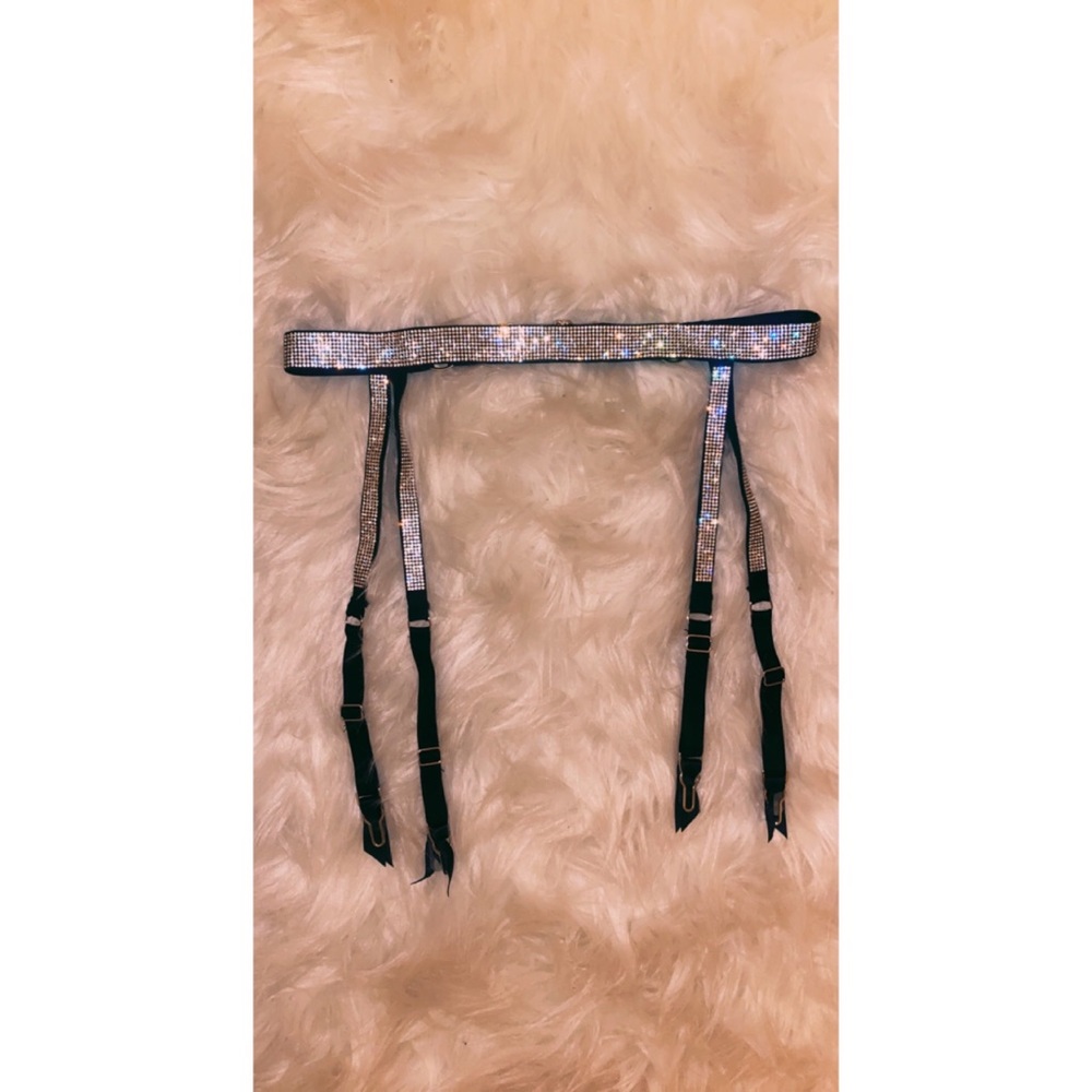 ❣️ Victoria’s Secret Shine Strap Garter Belt